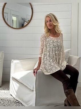 Surrealist USA Alexa oatmeal lace swing top